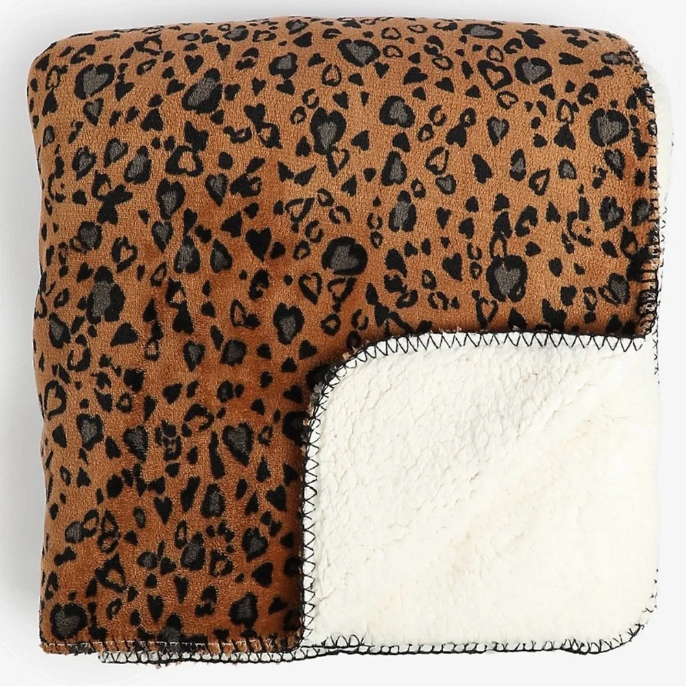 🧡 Leopard Heart Print Sherpa Blanket – Cozy Throw 🧡 - Picture 1 of 1